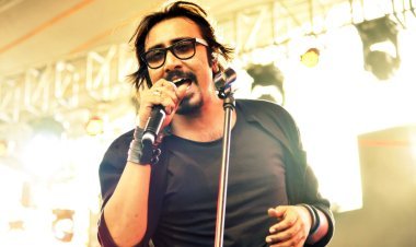 तेरी मिट्टी के कंपोजर अर्को ने सुट्टा के लिए कुमार सानू के बेटे जान कुमार सानू से मिलाया हाथ