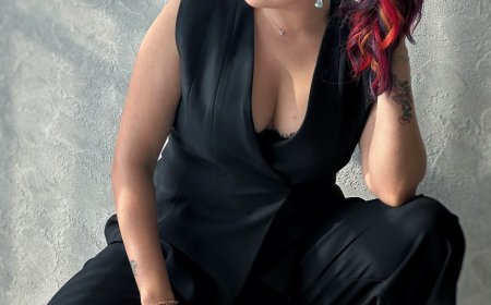 'पॉप क्वीन' लग रही नेहा भसीन ने पिक हेयर स्टाइल में मचाई सनसनी