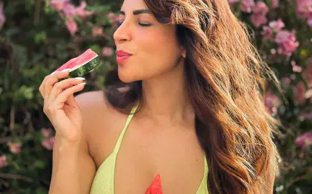 शमा सिकंदर बिकनी अवतार में लग रही है धमाकेदार