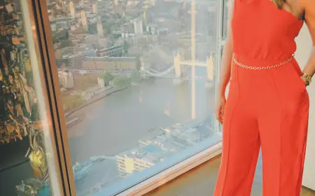 बेदाग सुंदरता और आकर्षण से दिलों पर वार करती सुप्रीम कोर्ट की वकील सना रईस खान 